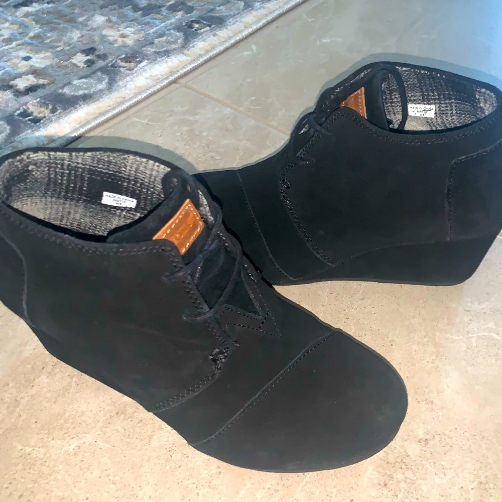 TOMS Womens Kala Fabric Closed Toe Ankle Boots / Booties Black Suede Size 8